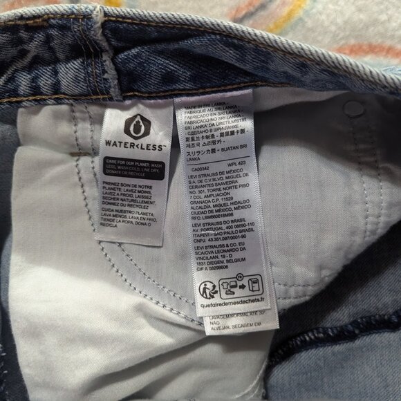 Levi's Recrafted Crop Baggy Wide Leg Dad Jeans - Picture 9 of 11